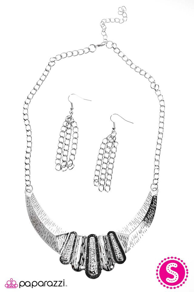 Paparazzi ♥ The Contender - Silver ♥ Necklace