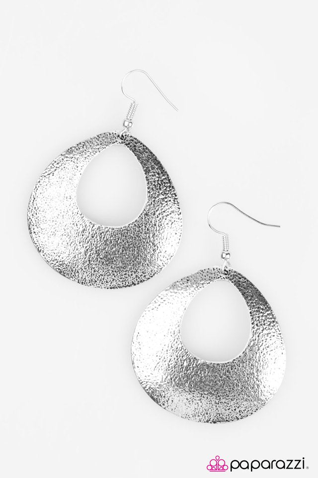 Paparazzi ♥ The DRIP Tide - Silver ♥ Earrings