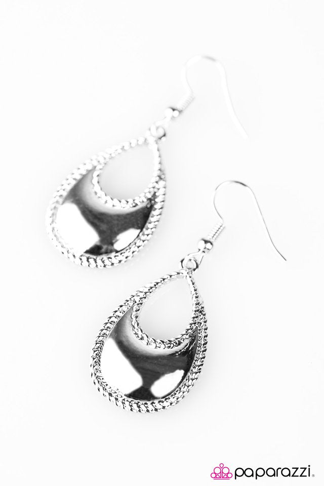 Paparazzi ♥ Live In Concert - Silver ♥ Earrings