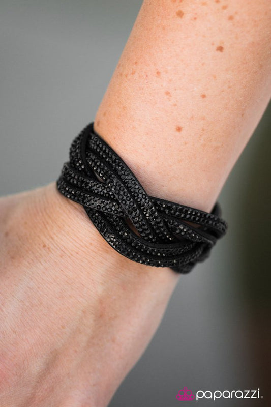 what-a-hit-black-p9di-urbk-011xx