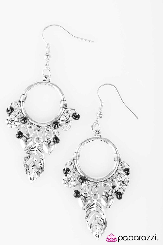 Paparazzi ♥ Welcome To FLIGHT Club - Black ♥ Earrings
