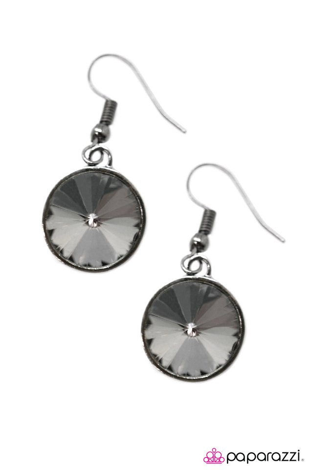 Paparazzi ♥ I Want To Be A Millionaire - Black ♥ Earrings