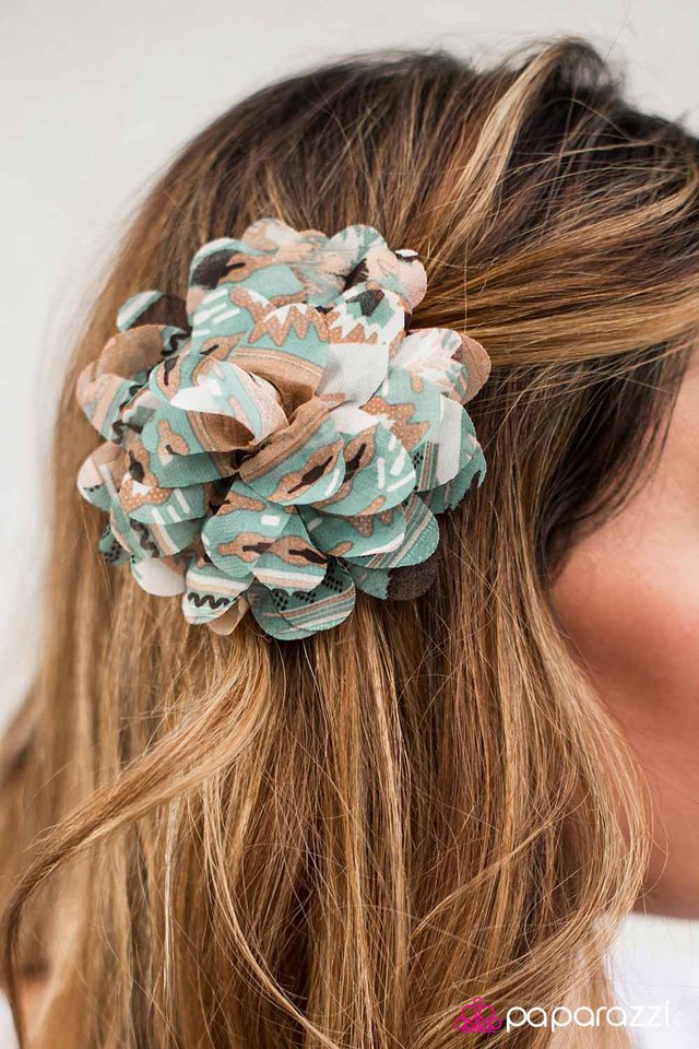 petals-on-the-wind-blue-p7ca-blxx-045xx