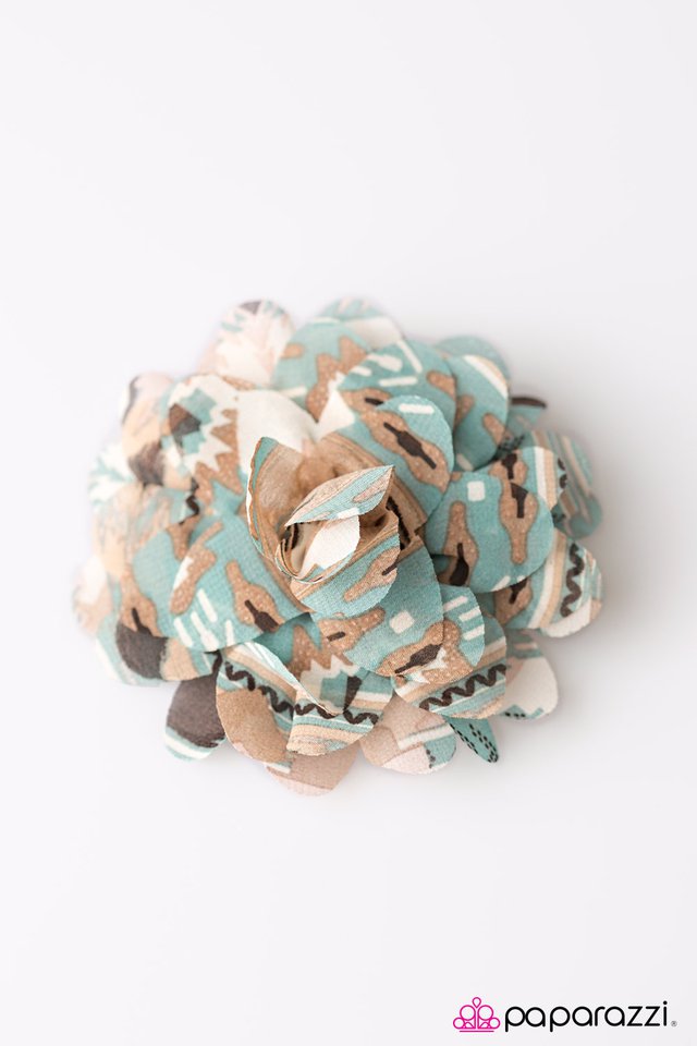 Paparazzi ♥ Petals On The Wind - Blue ♥ Hair Clip