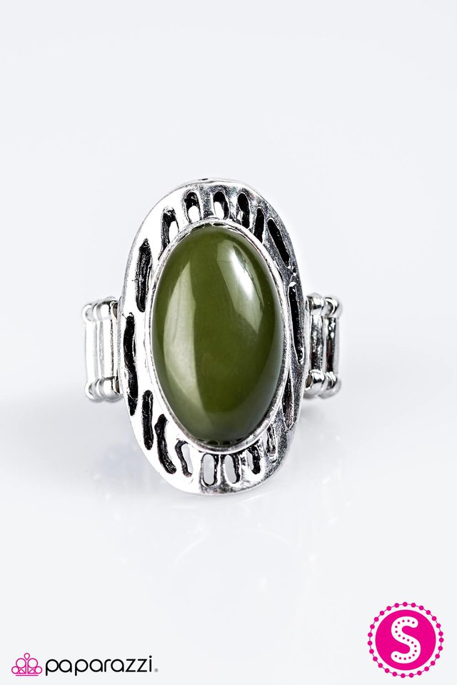 Paparazzi ♥ Totally Tarzan - Green ♥ Ring