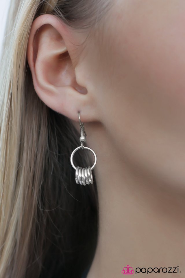 Paparazzi ♥ Ring Down The Curtain - Black ♥ Necklace