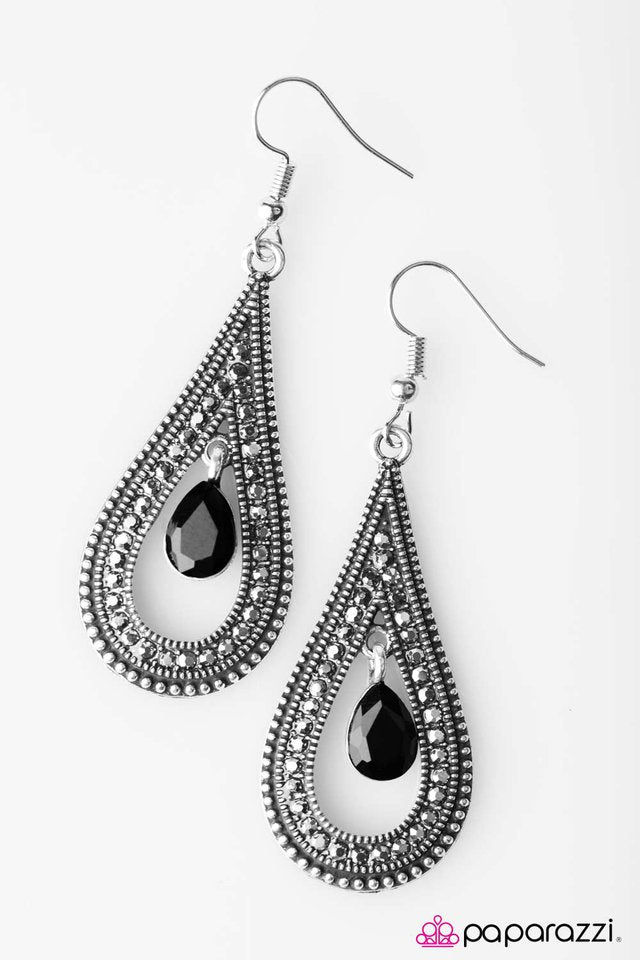 Paparazzi ♥ Prom Pageantry - Black ♥ Earrings