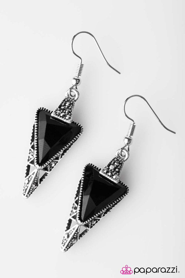 Paparazzi ♥ Glittery Nights - Black ♥ Earrings