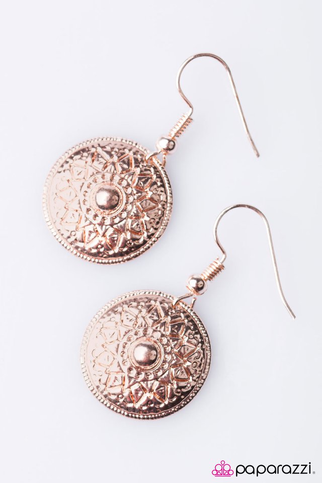 Paparazzi ♥ Traveling Light - Rose Gold ♥ Earrings