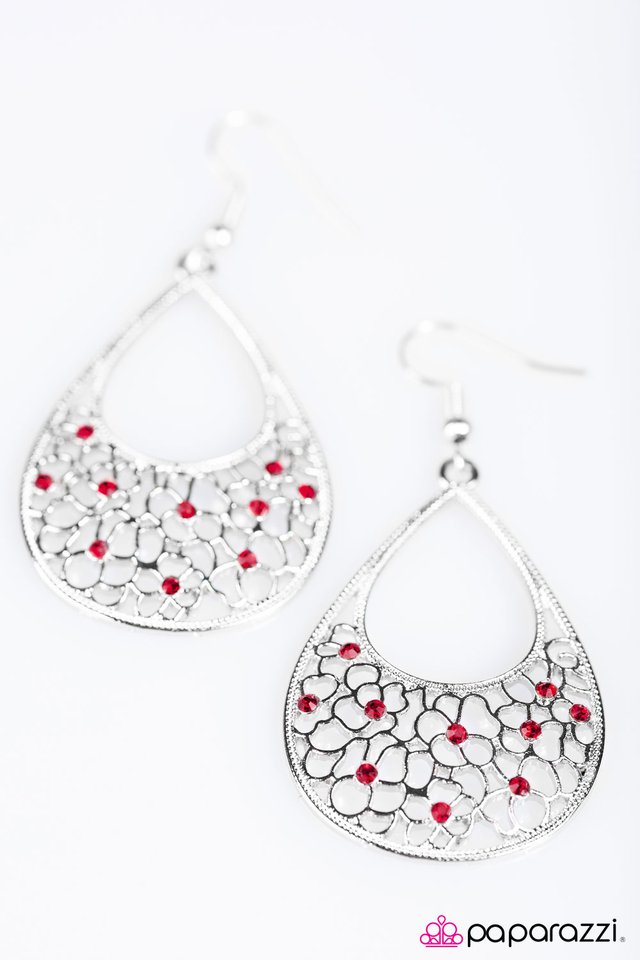 Paparazzi ♥ Hanging Gardens - Red ♥ Earrings