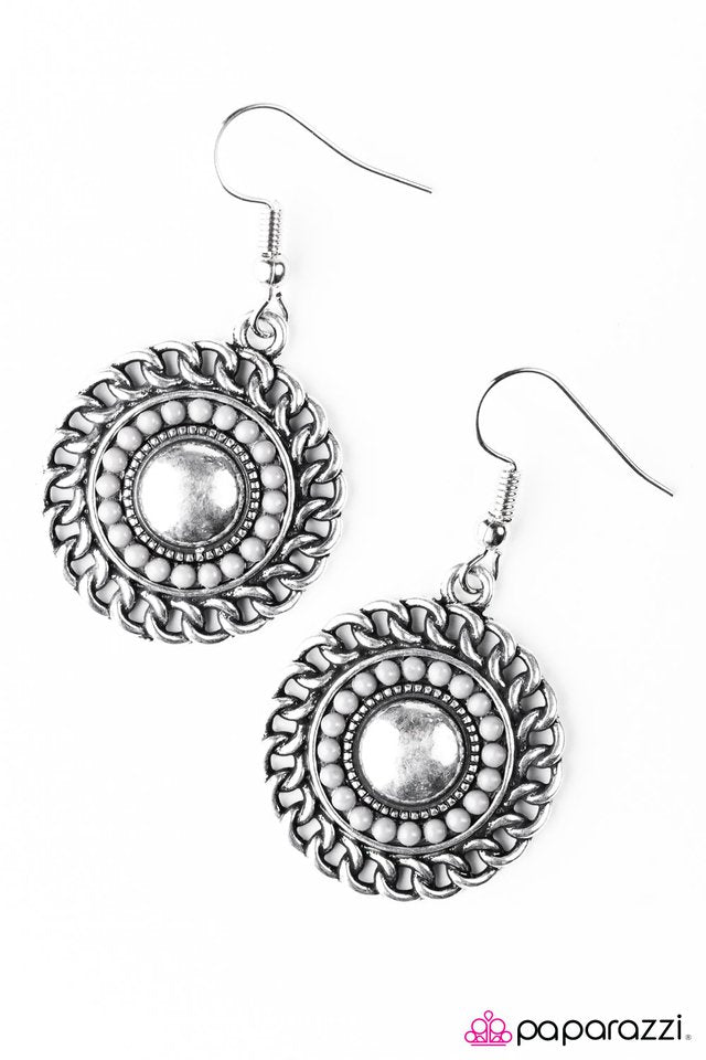 Paparazzi ♥ Trust Me - Silver ♥ Earrings