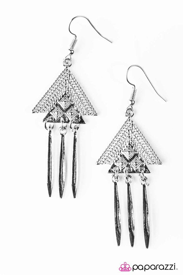 Paparazzi ♥ Desert Star - Silver ♥ Earrings