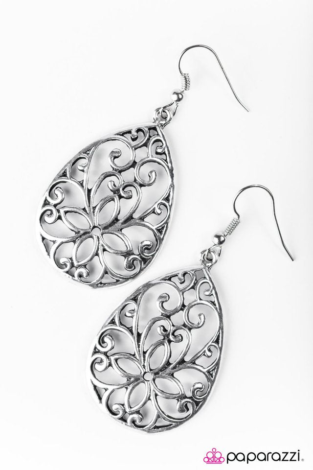 Paparazzi ♥ Enchanted Gardens - Silver ♥ Earrings