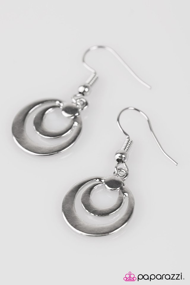 Paparazzi ♥ Chasing Sunsets - Silver ♥ Earrings