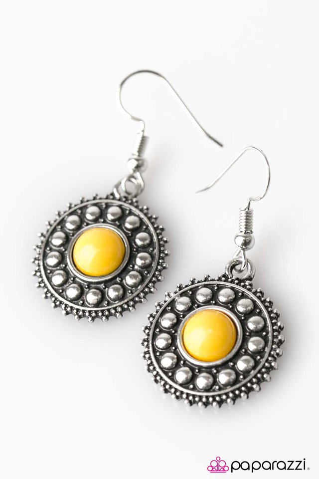 Paparazzi ♥ Under The Desert Sun - Yellow ♥ Earrings