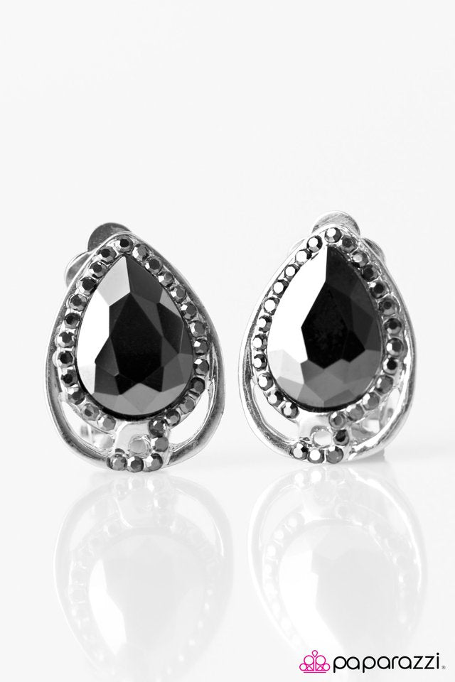 Paparazzi ♥ No Use Crying - Silver ♥ Clip-On