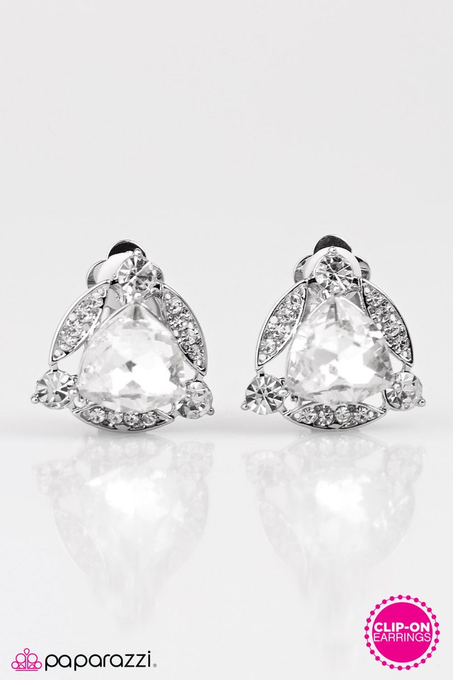 Paparazzi ♥ Swan Princess - White ♥ Clip-On