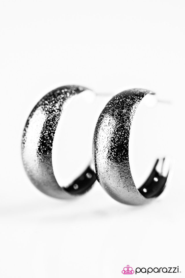 Paparazzi ♥ Ring The Bells - Black ♥ Earrings