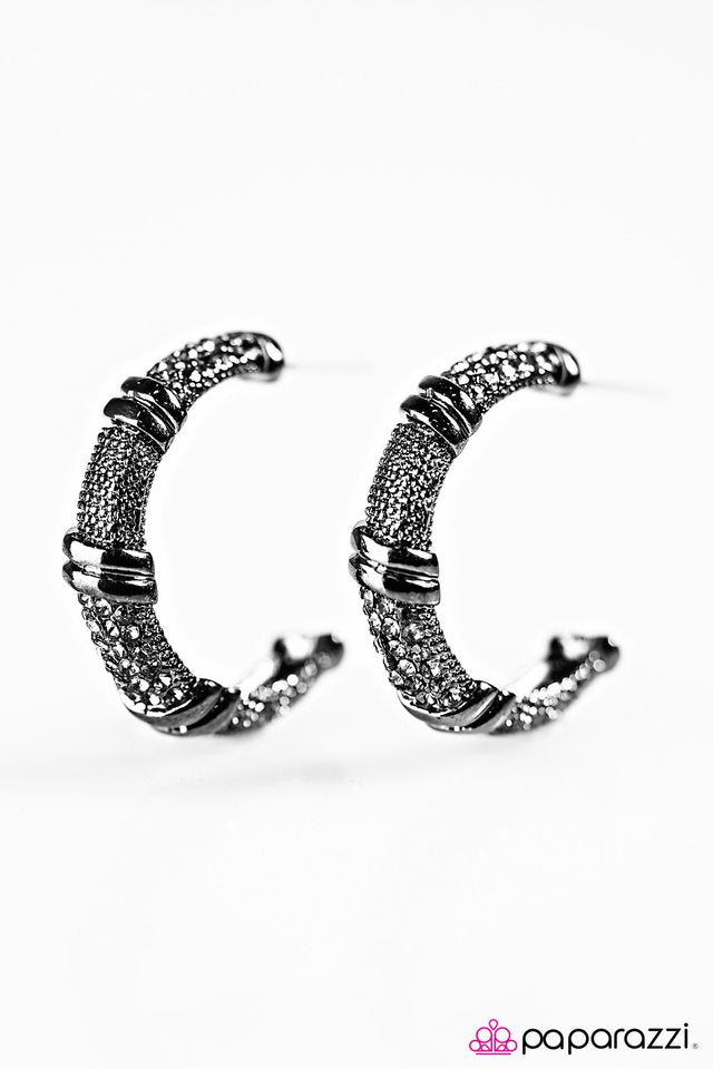 Paparazzi ♥ Metal Mashup - Black ♥ Earrings