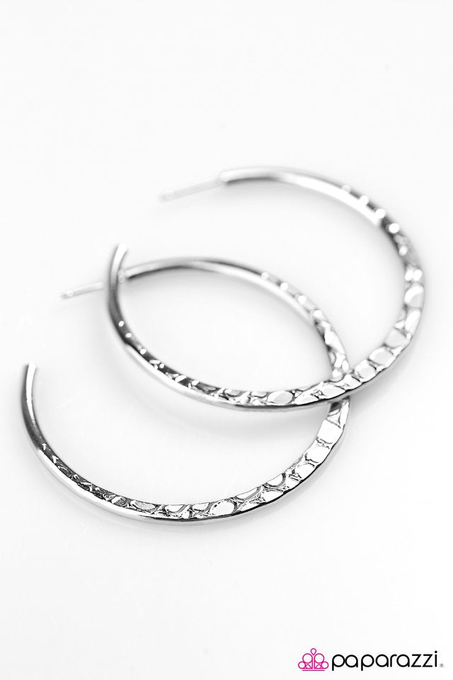 Paparazzi ♥ Hoop Honcho - Silver ♥ Earrings