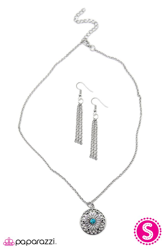 Paparazzi ♥ A Pretty Sight - Blue ♥ Necklace