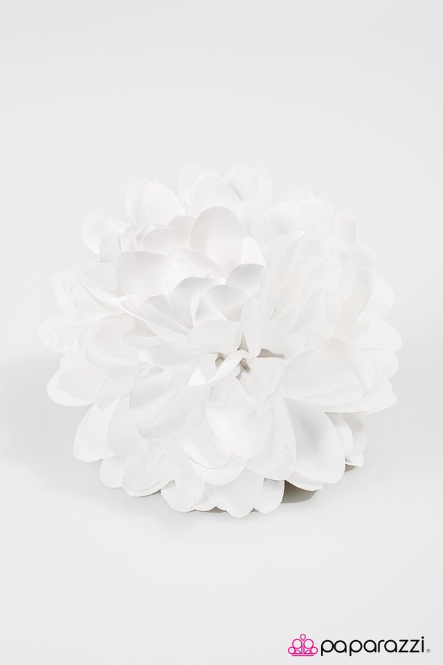 Paparazzi ♥ Desert Lotus - White ♥ Hair Clip