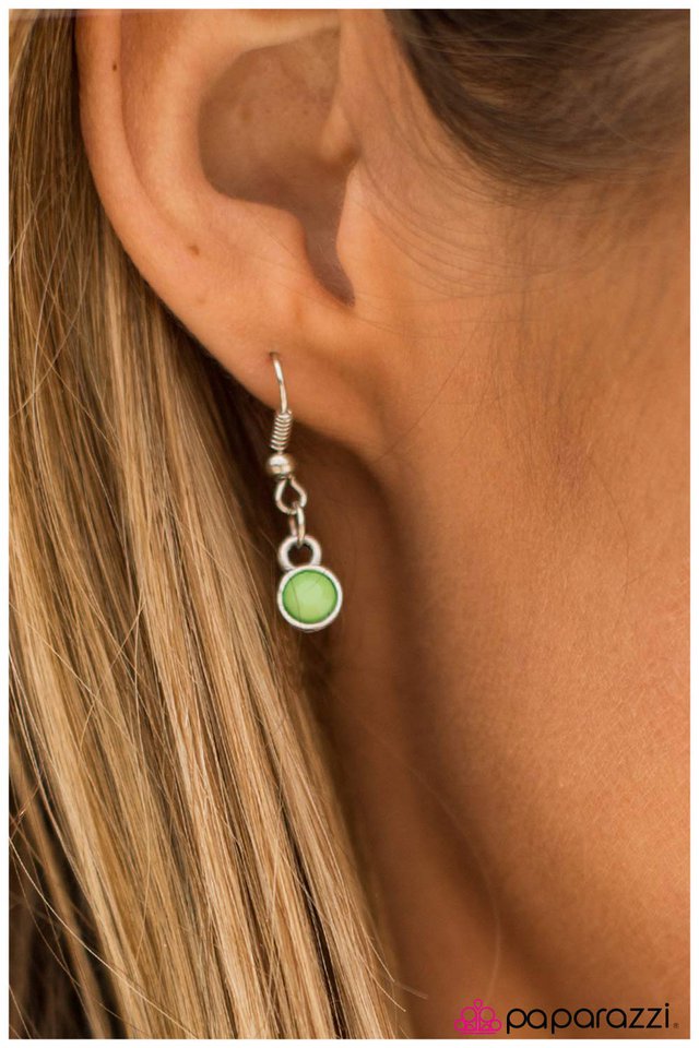 Paparazzi ♥ Run For The Hills - Green ♥ Necklace