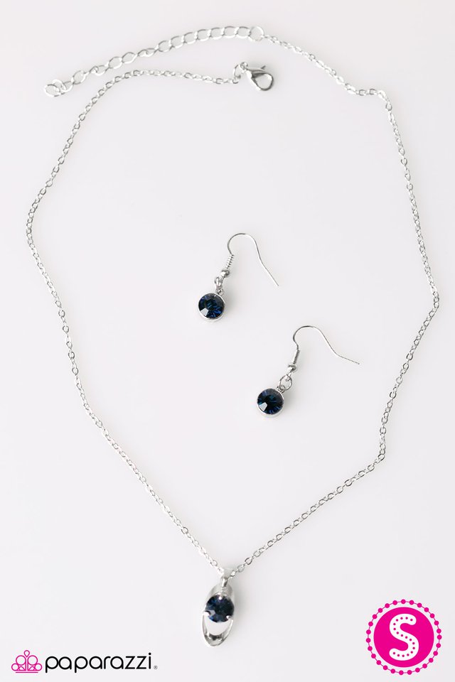 Paparazzi ♥ Diamonds In The Sky - Blue ♥ Necklace