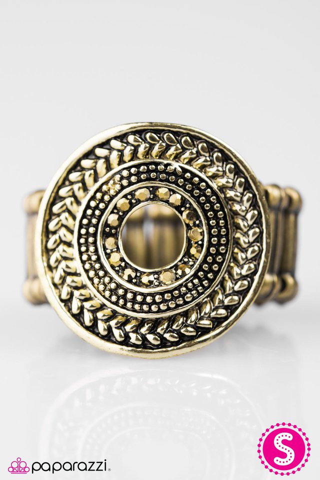 Paparazzi ♥ Show Off! - Brass ♥ Ring