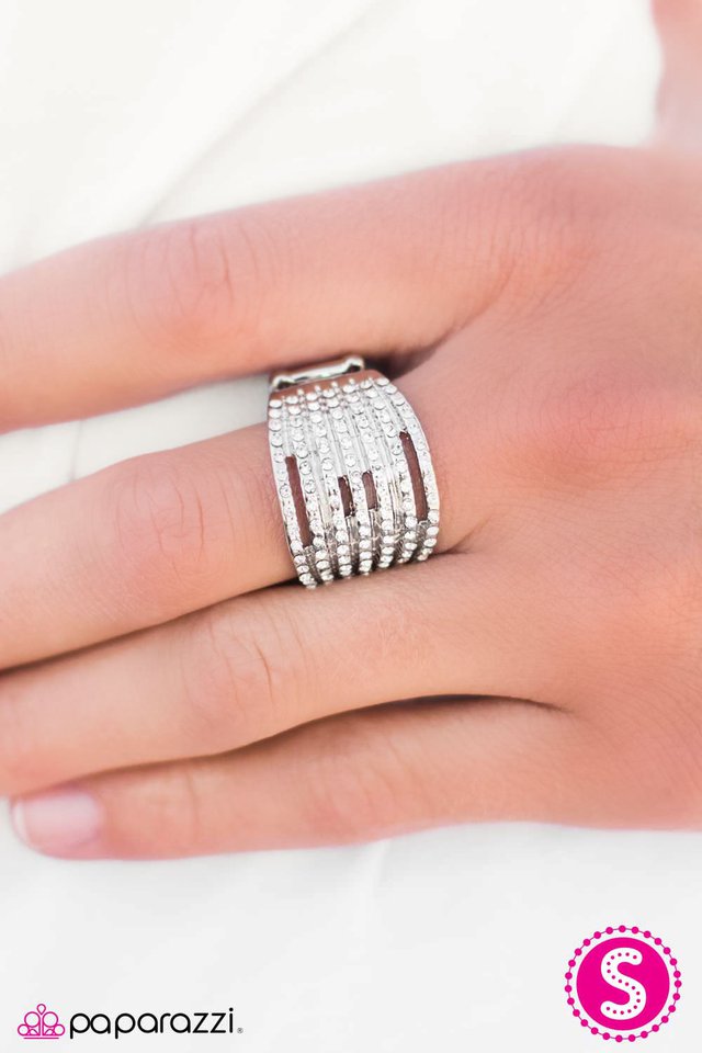 its-the-glitter-things-that-count-white-p4re-wtxx-094xx