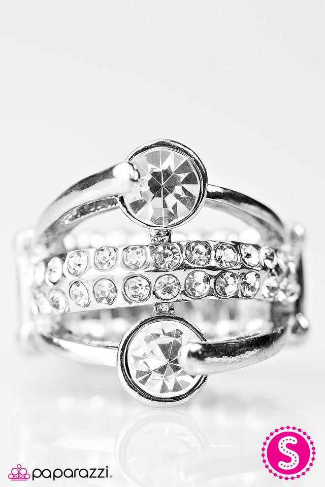 Paparazzi ♥ Hold On To Your Seat - White ♥ Ring