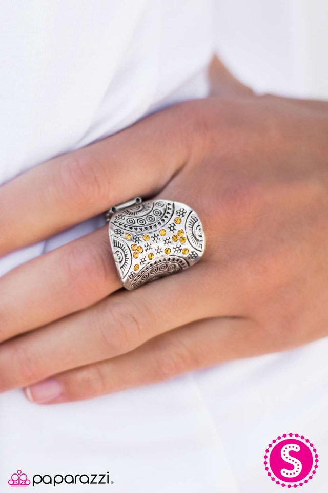 island-in-the-sun-yellow-p4tr-ywxx-026xx