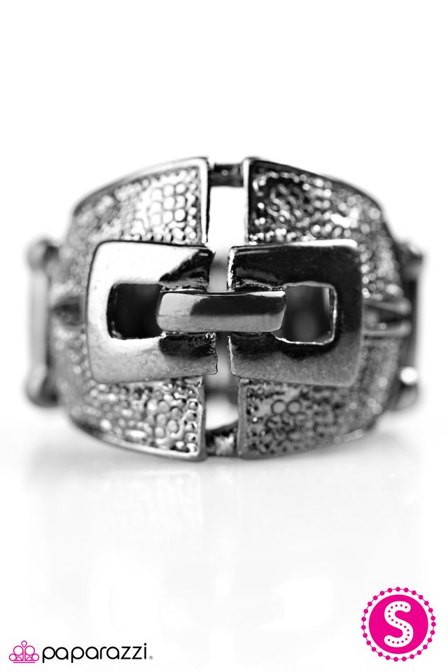 Paparazzi ♥ Champion Buckle - Black ♥ Ring