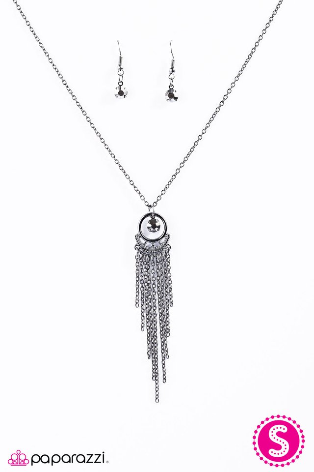 Paparazzi ♥ Halleys Comet - Black ♥ Necklace
