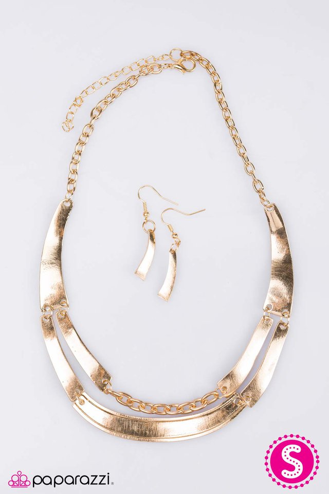 Paparazzi ♥ The Champ - Gold ♥ Necklace