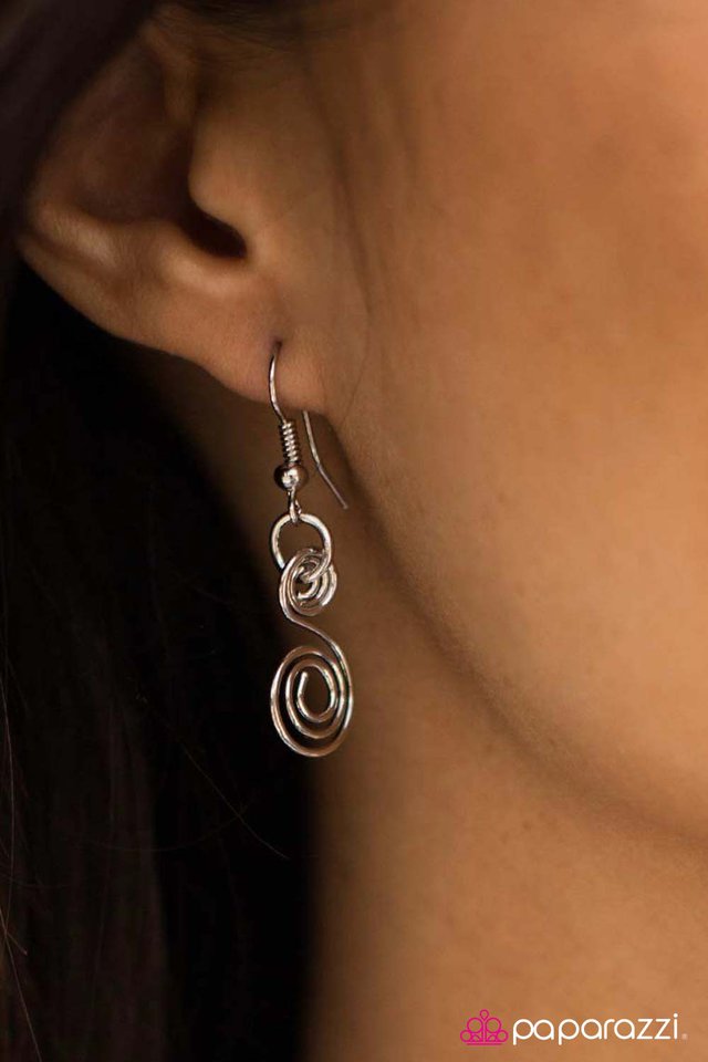 Paparazzi ♥ Dizzy Dancing - Silver ♥ Necklace