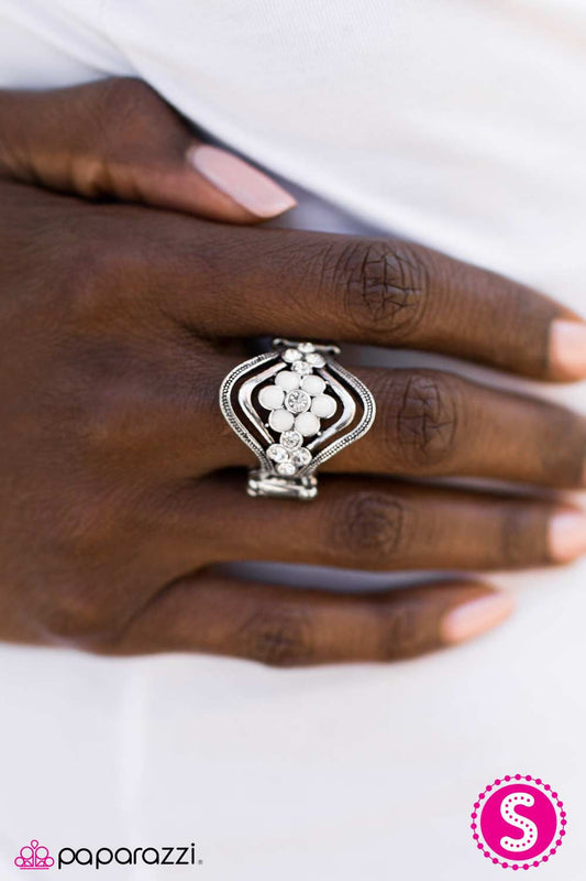 deep-in-the-meadow-white-p4wh-wtxx-056xx