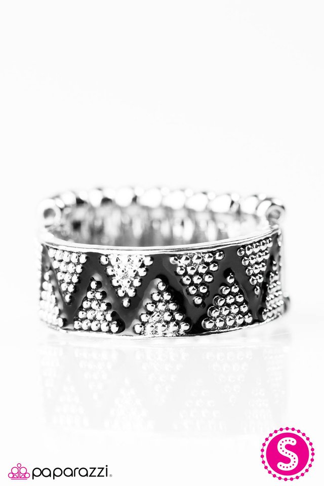 Paparazzi ♥ Aftershocks - Black ♥ Ring
