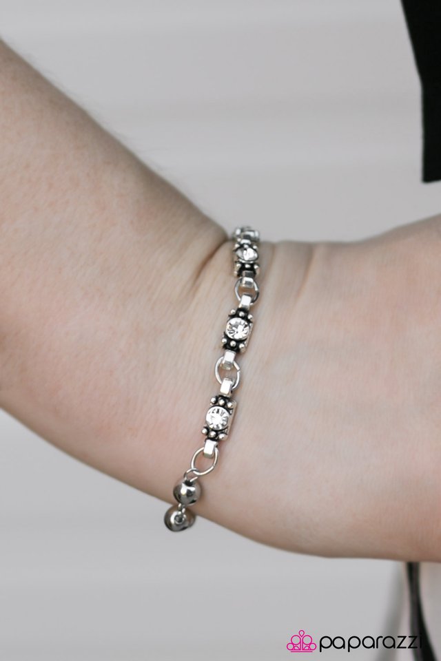 metro-movement-white-p9da-wtxx-048kt