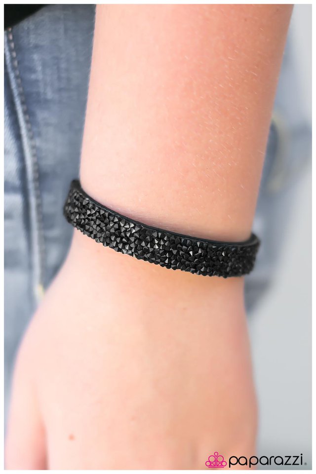 big-girls-dont-cry-black-p9di-urbk-004xx
