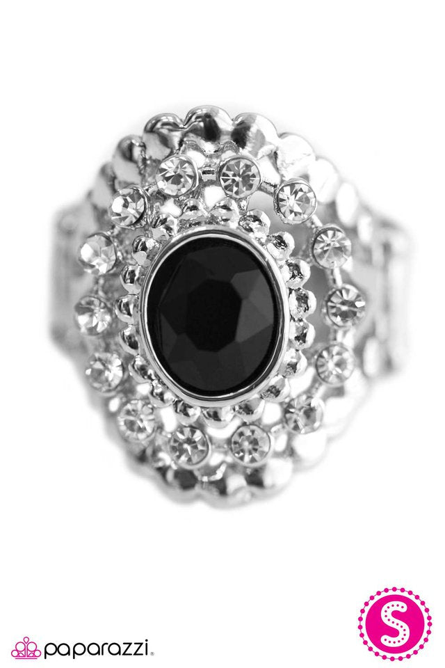 Paparazzi ♥ Queen of The Rock - Black ♥ Ring