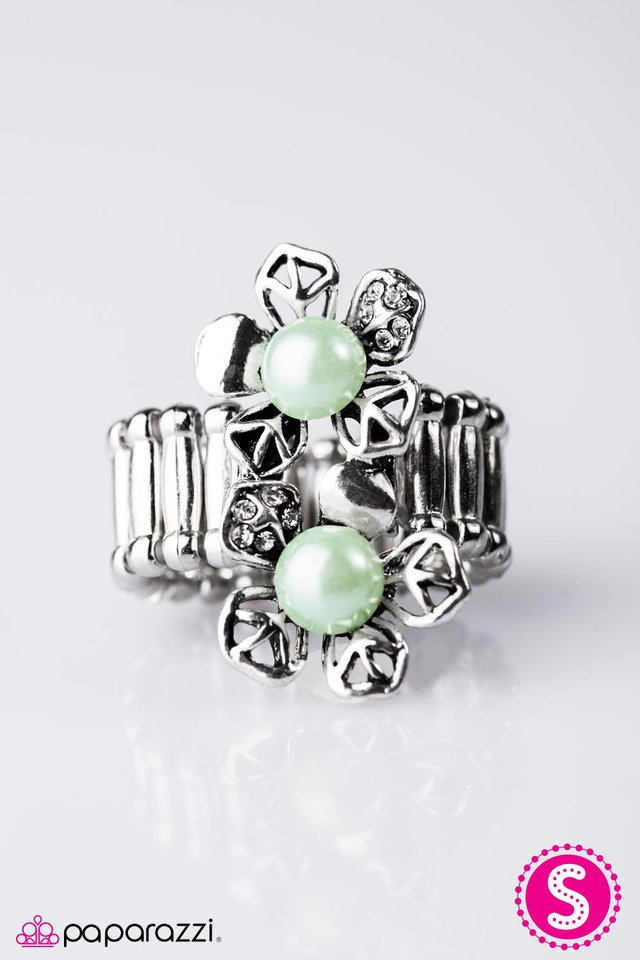 Paparazzi ♥ Should Have Bought You Flowers - Green ♥ Ring