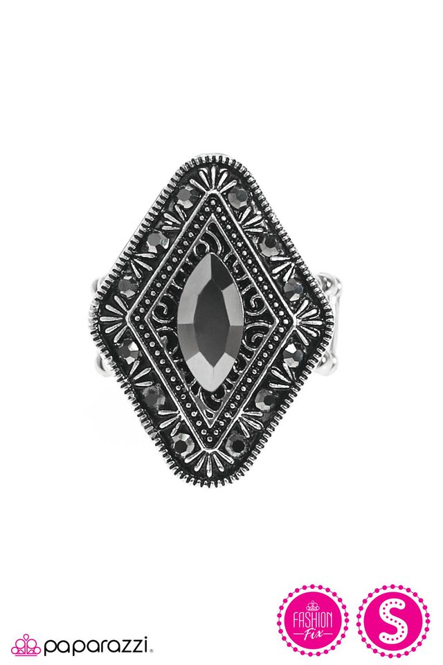 Paparazzi ♥ Kill Em With SHINE-ness - Silver ♥ Ring