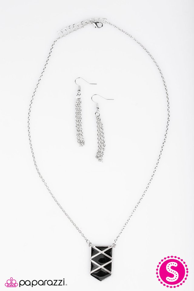 Paparazzi ♥ Champions League 2 - Black ♥ Necklace