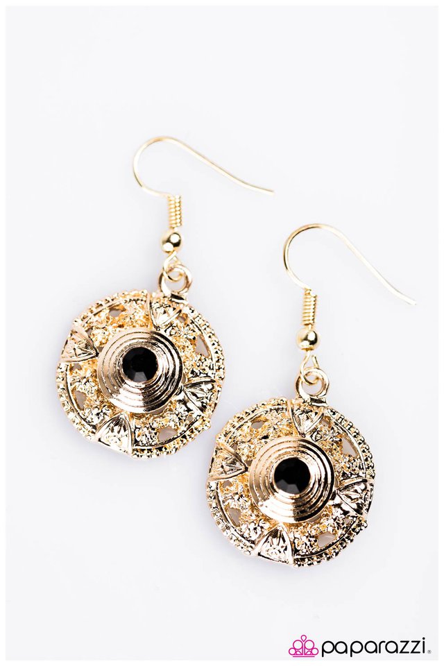 Paparazzi ♥ Take The Wheel - Gold ♥ Earrings
