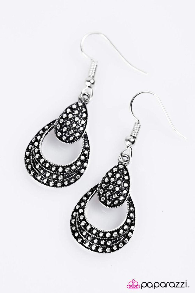 Paparazzi ♥ Lights Out - Silver ♥ Earrings