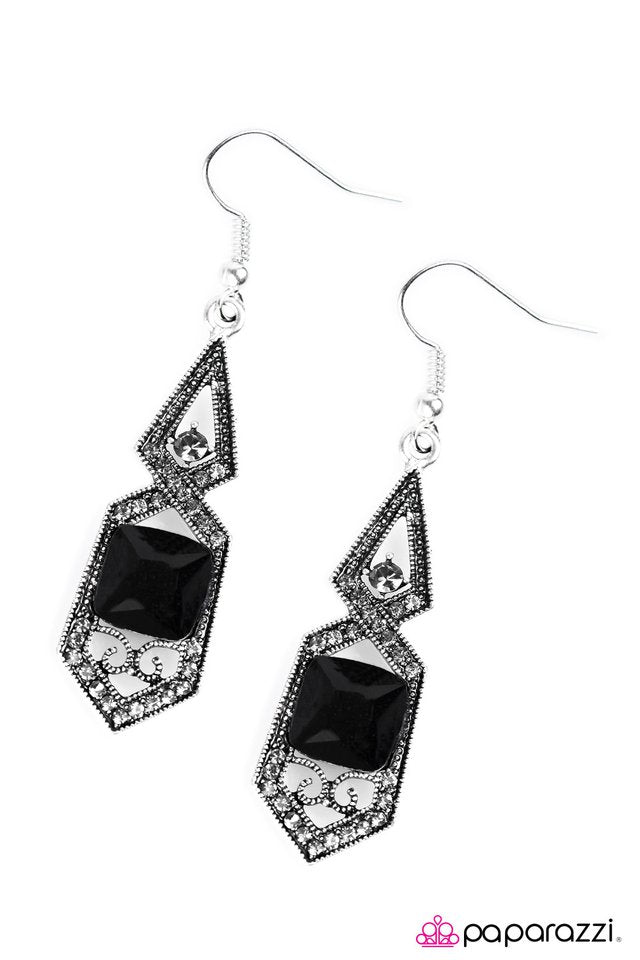 Paparazzi ♥ Made For The Stage - Black ♥ Earrings
