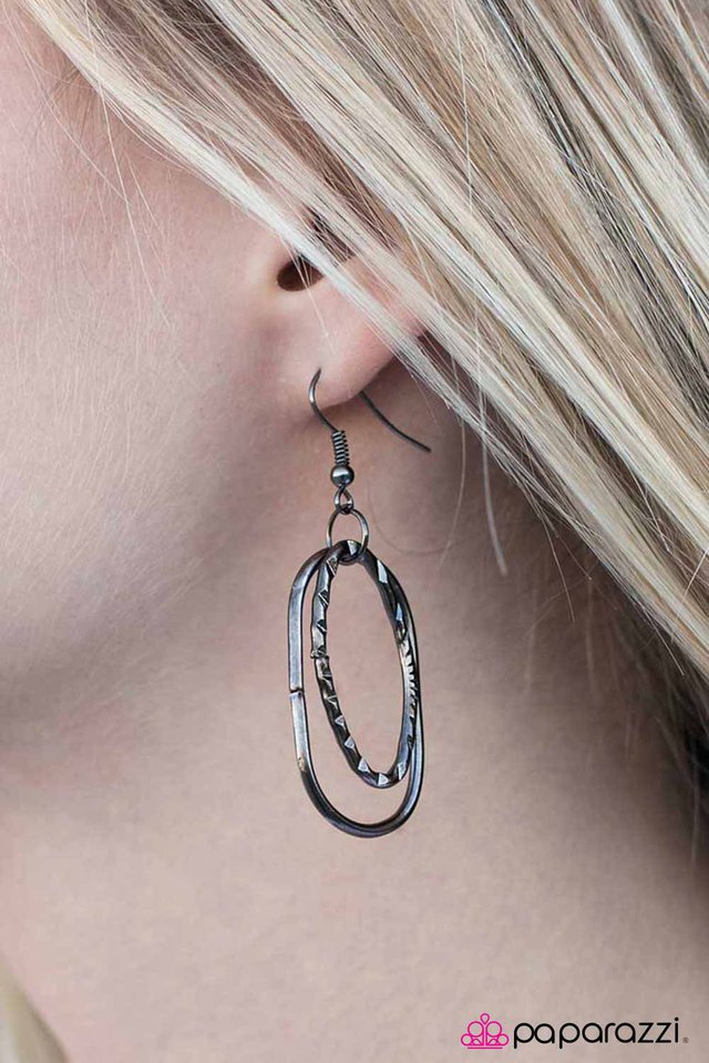 Paparazzi ♥ Ready For The Weekend - Black ♥ Necklace