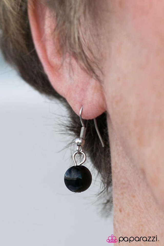 Paparazzi ♥ The One and Only - Black ♥ Necklace