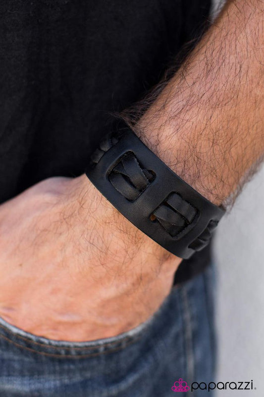 the-huntsman-black-p9ur-bkxx-149xx